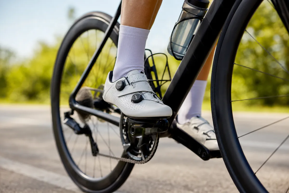 Hvordan skal cykelsko sidde?